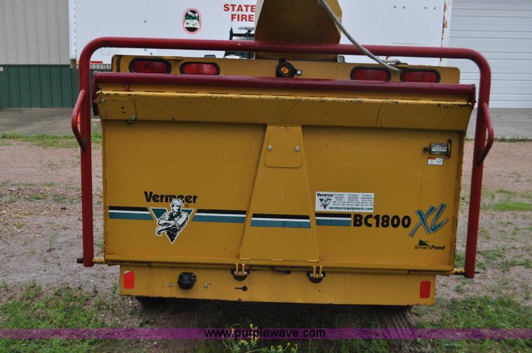 image for item F2473 2003 Vermeer BC1800 XL wood chipper