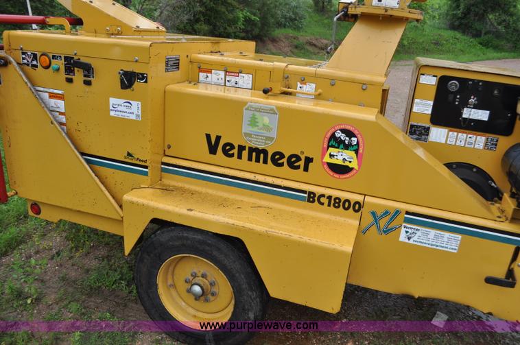 image for item F2473 2003 Vermeer BC1800 XL wood chipper