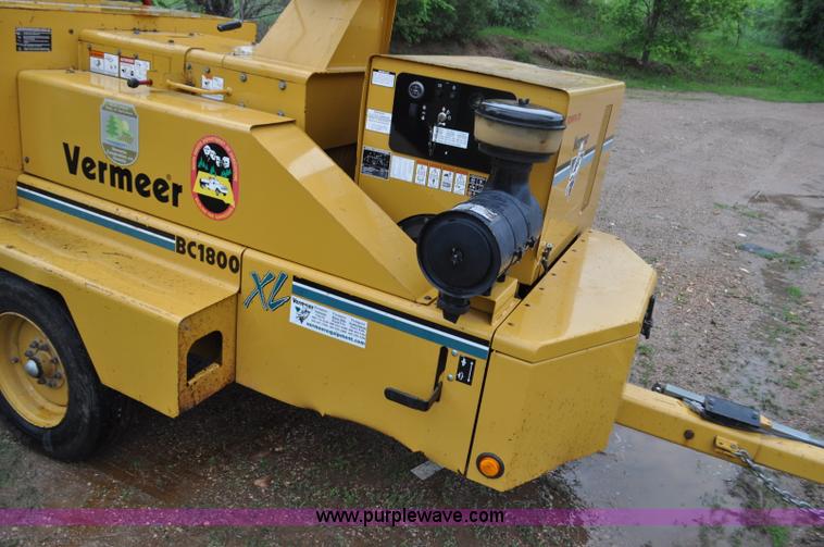 image for item F2473 2003 Vermeer BC1800 XL wood chipper