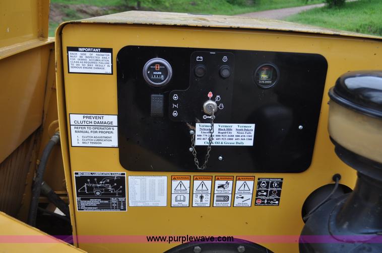 image for item F2473 2003 Vermeer BC1800 XL wood chipper