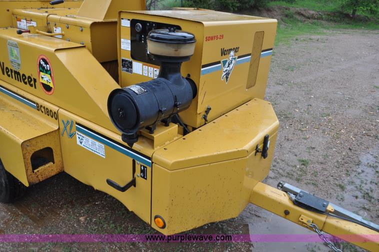 image for item F2473 2003 Vermeer BC1800 XL wood chipper