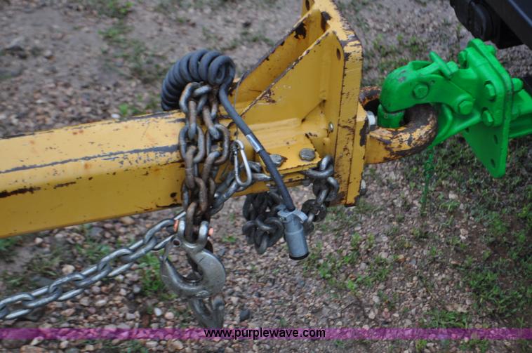 image for item F2473 2003 Vermeer BC1800 XL wood chipper