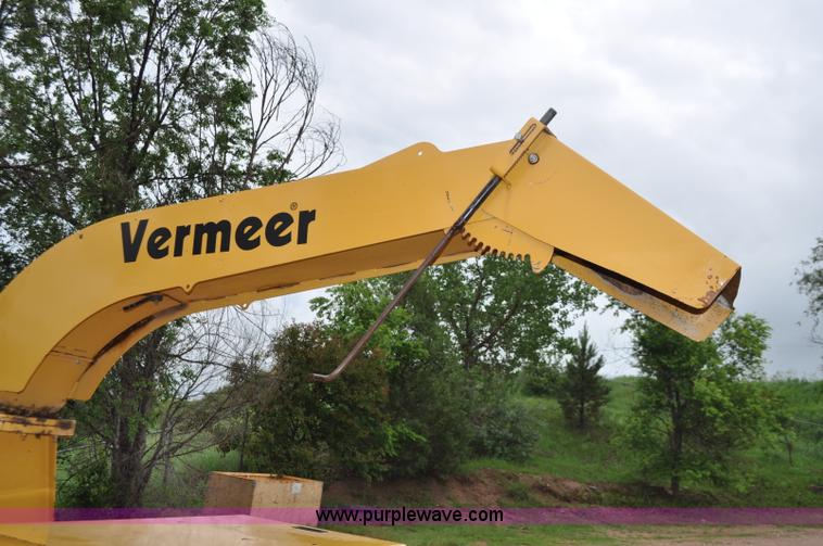 image for item F2473 2003 Vermeer BC1800 XL wood chipper