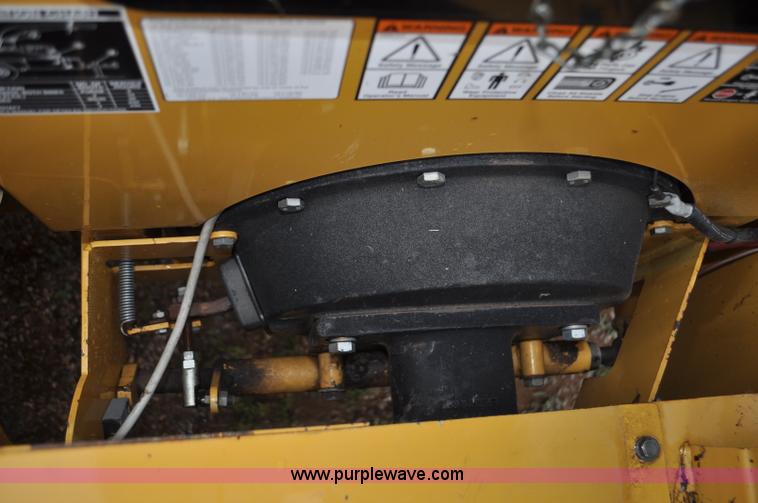 image for item F2473 2003 Vermeer BC1800 XL wood chipper