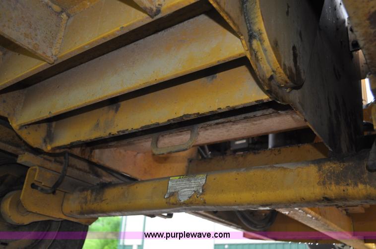 image for item F2473 2003 Vermeer BC1800 XL wood chipper