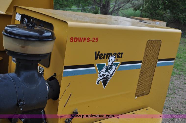 image for item F2473 2003 Vermeer BC1800 XL wood chipper