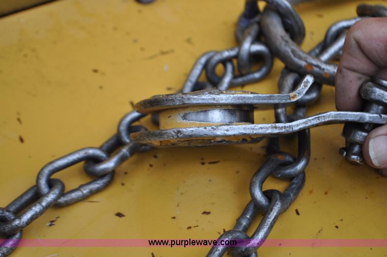 image for item F2473 2003 Vermeer BC1800 XL wood chipper