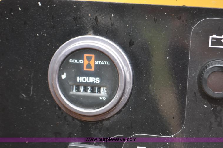 image for item F2473 2003 Vermeer BC1800 XL wood chipper