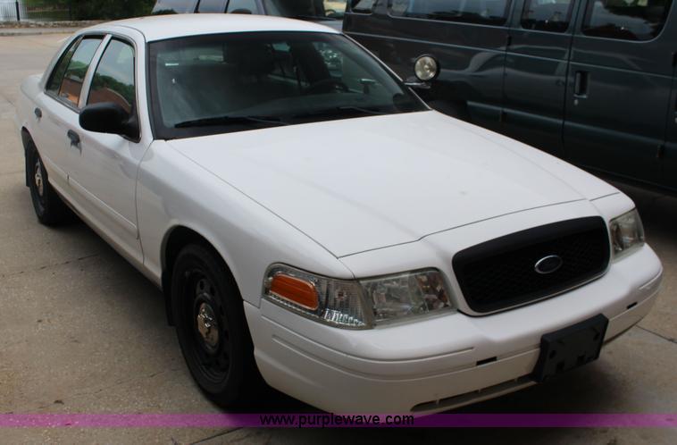 image for item F7917 2006 Ford Crown Victoria Police Interceptor