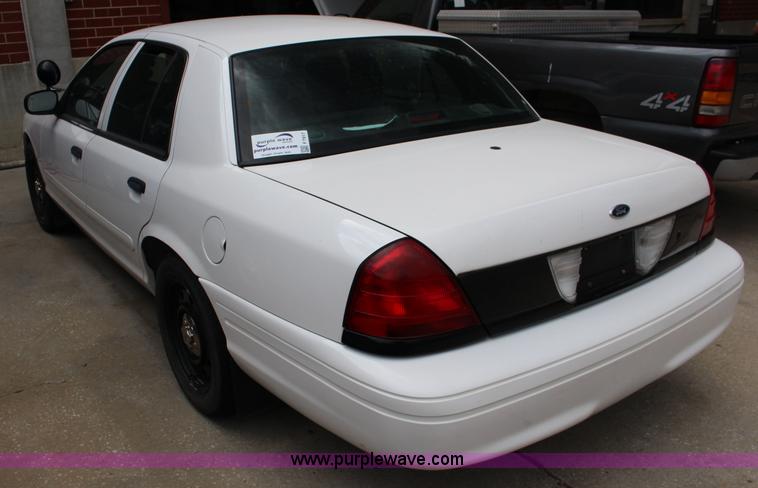 image for item F7917 2006 Ford Crown Victoria Police Interceptor
