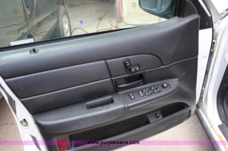 image for item F7917 2006 Ford Crown Victoria Police Interceptor