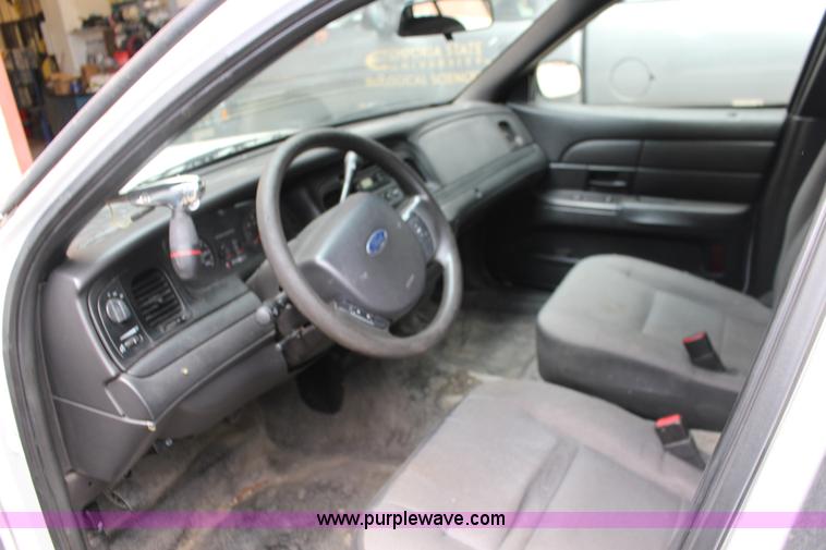 image for item F7917 2006 Ford Crown Victoria Police Interceptor
