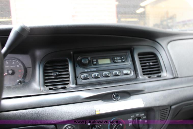 image for item F7917 2006 Ford Crown Victoria Police Interceptor