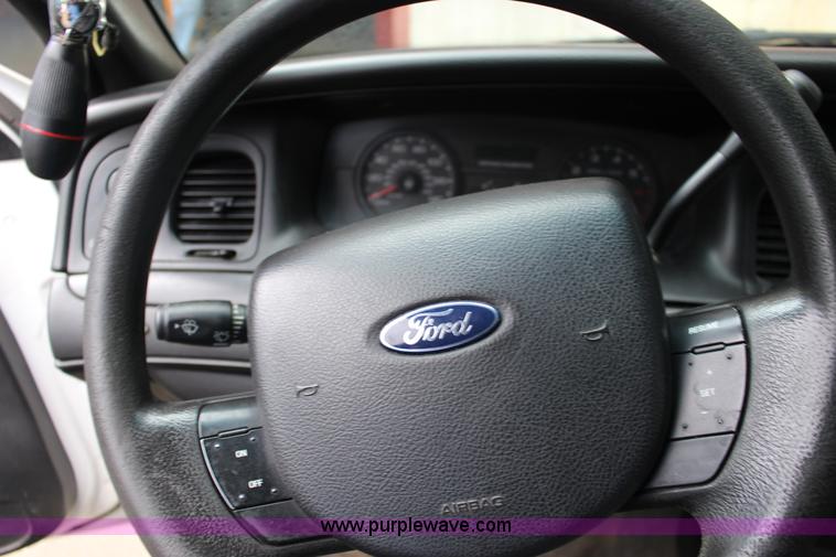 image for item F7917 2006 Ford Crown Victoria Police Interceptor