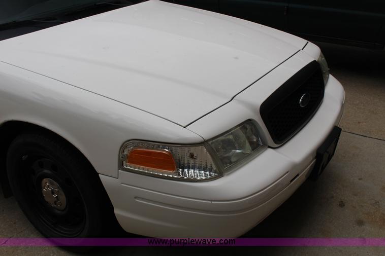 image for item F7917 2006 Ford Crown Victoria Police Interceptor