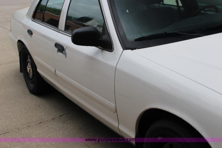image for item F7917 2006 Ford Crown Victoria Police Interceptor