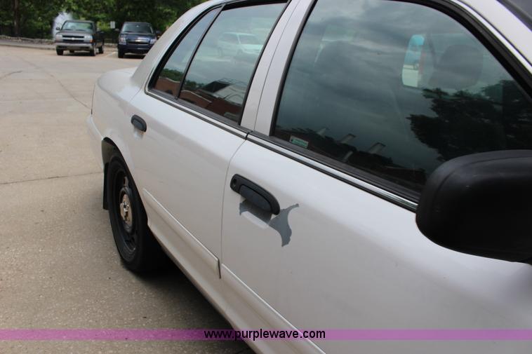 image for item F7917 2006 Ford Crown Victoria Police Interceptor