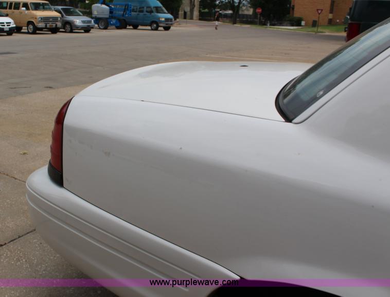 image for item F7917 2006 Ford Crown Victoria Police Interceptor