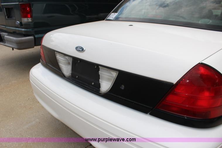 image for item F7917 2006 Ford Crown Victoria Police Interceptor
