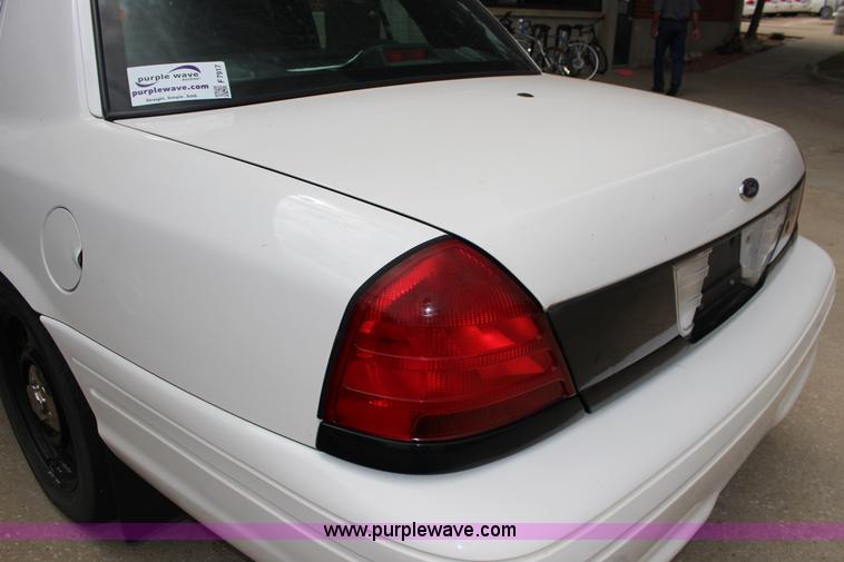 image for item F7917 2006 Ford Crown Victoria Police Interceptor