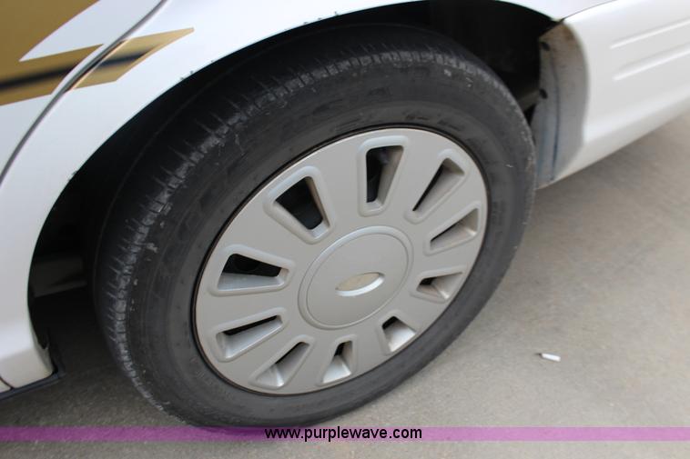 image for item F7917 2006 Ford Crown Victoria Police Interceptor