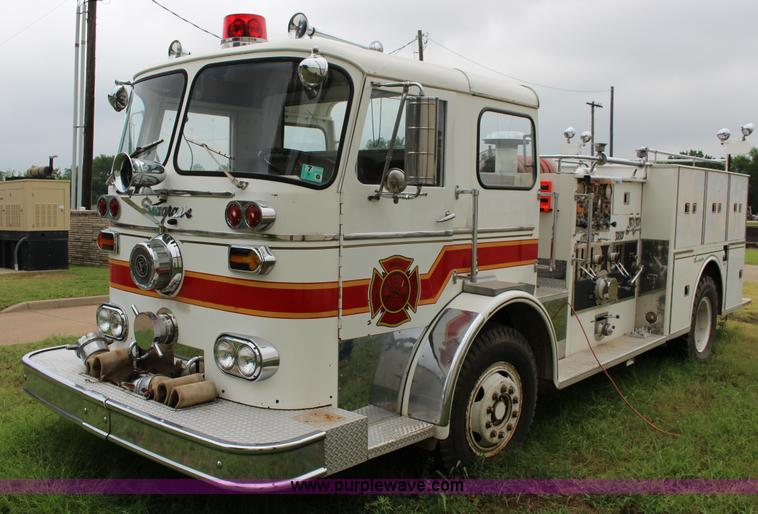 image for item F7963 1967 Seagrave 800K Pierce fire engine