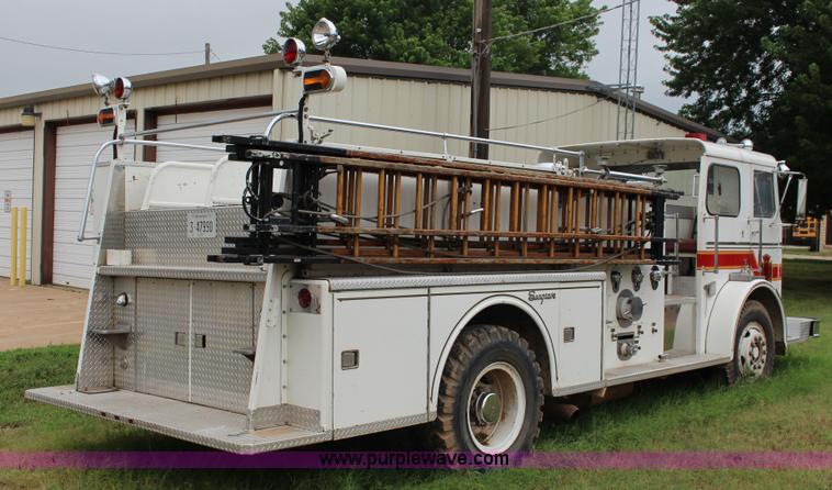 image for item F7963 1967 Seagrave 800K Pierce fire engine