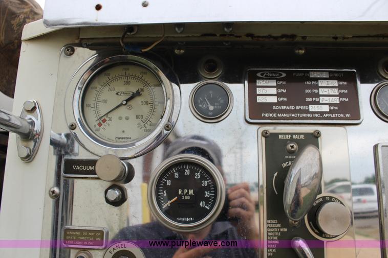 image for item F7963 1967 Seagrave 800K Pierce fire engine