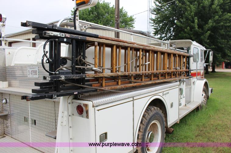 image for item F7963 1967 Seagrave 800K Pierce fire engine