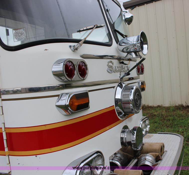 image for item F7963 1967 Seagrave 800K Pierce fire engine