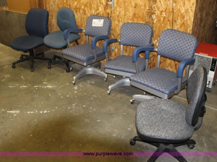 image for item F7986 (6) Rolling office chairs
