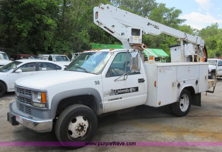 image for item G3610 2001 Chevrolet Silverado 3500 bucket truck