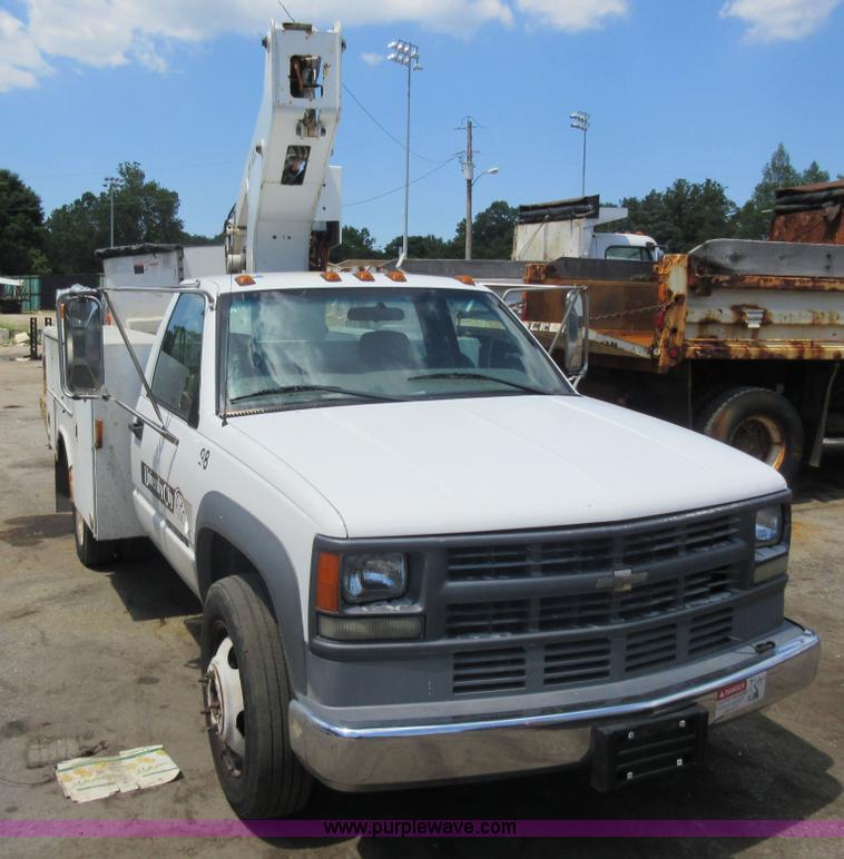 image for item G3610 2001 Chevrolet Silverado 3500 bucket truck