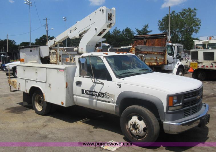 image for item G3610 2001 Chevrolet Silverado 3500 bucket truck