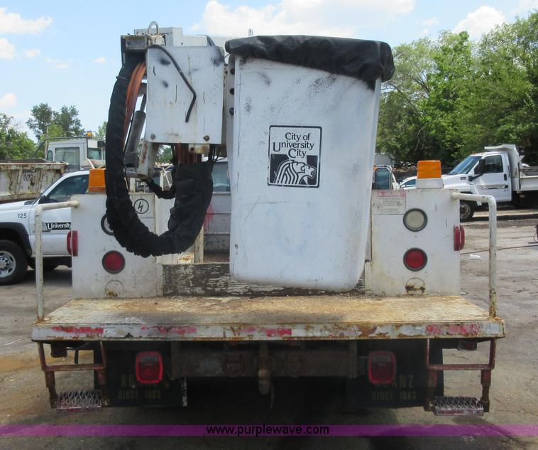 image for item G3610 2001 Chevrolet Silverado 3500 bucket truck