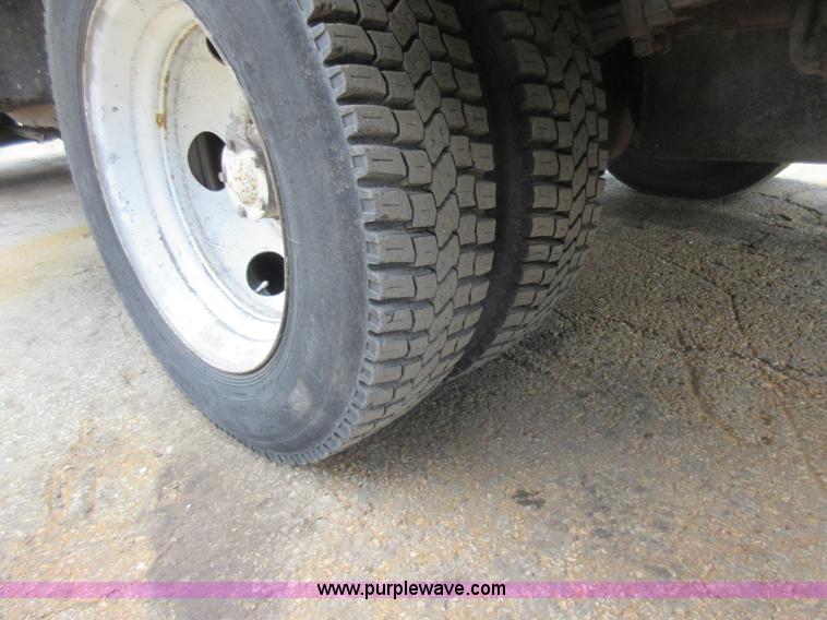 image for item G3610 2001 Chevrolet Silverado 3500 bucket truck