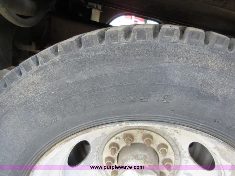 image for item G3610 2001 Chevrolet Silverado 3500 bucket truck