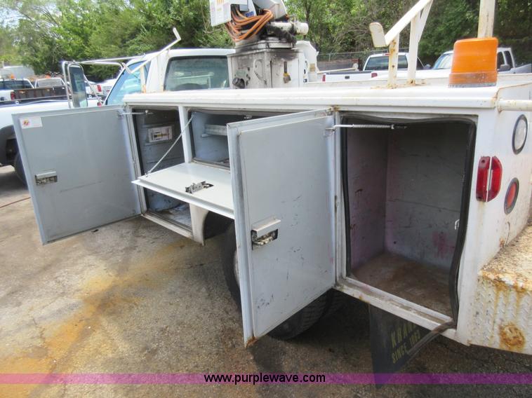 image for item G3610 2001 Chevrolet Silverado 3500 bucket truck