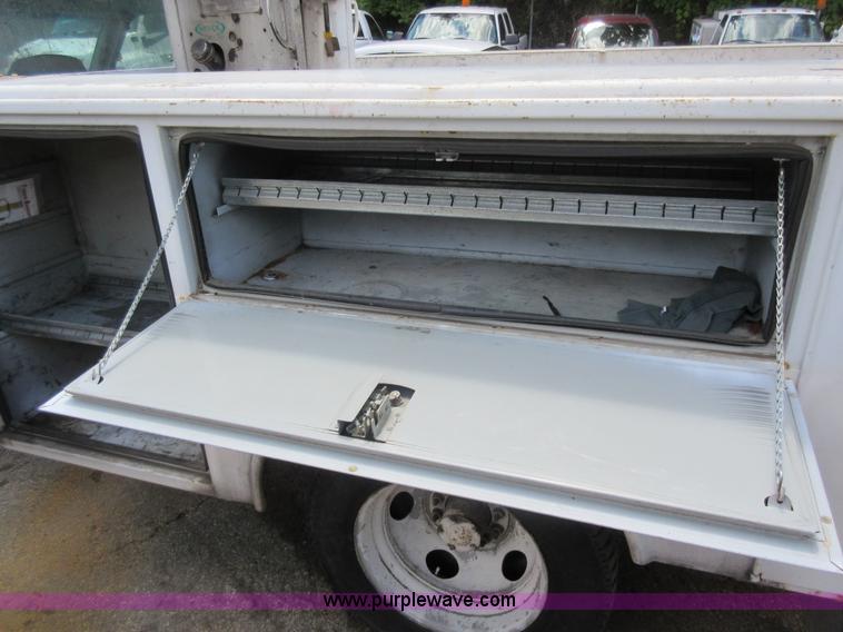 image for item G3610 2001 Chevrolet Silverado 3500 bucket truck