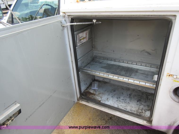 image for item G3610 2001 Chevrolet Silverado 3500 bucket truck