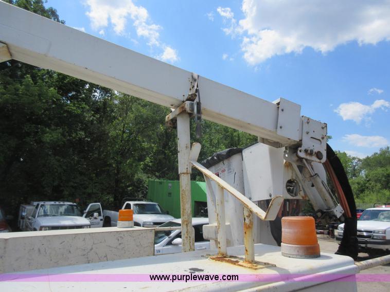 image for item G3610 2001 Chevrolet Silverado 3500 bucket truck