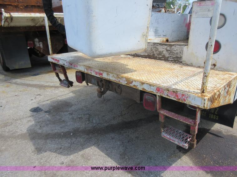 image for item G3610 2001 Chevrolet Silverado 3500 bucket truck