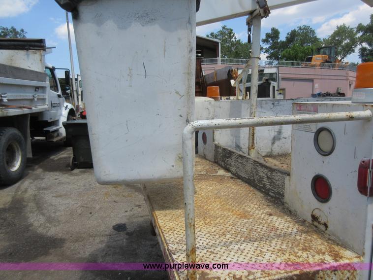 image for item G3610 2001 Chevrolet Silverado 3500 bucket truck