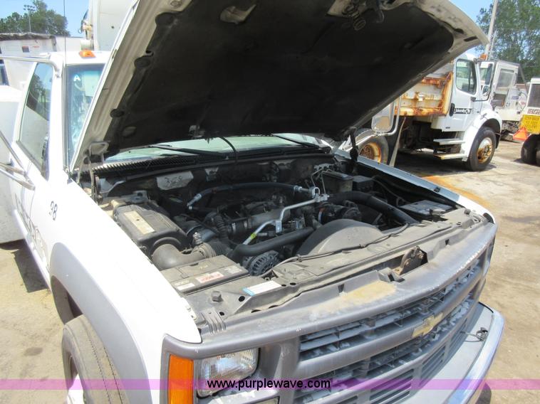 image for item G3610 2001 Chevrolet Silverado 3500 bucket truck