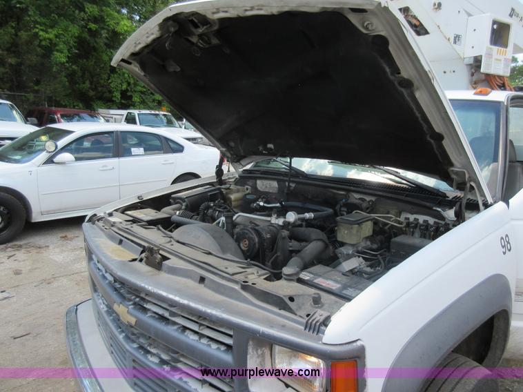 image for item G3610 2001 Chevrolet Silverado 3500 bucket truck