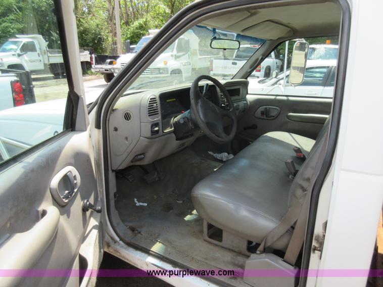 image for item G3610 2001 Chevrolet Silverado 3500 bucket truck