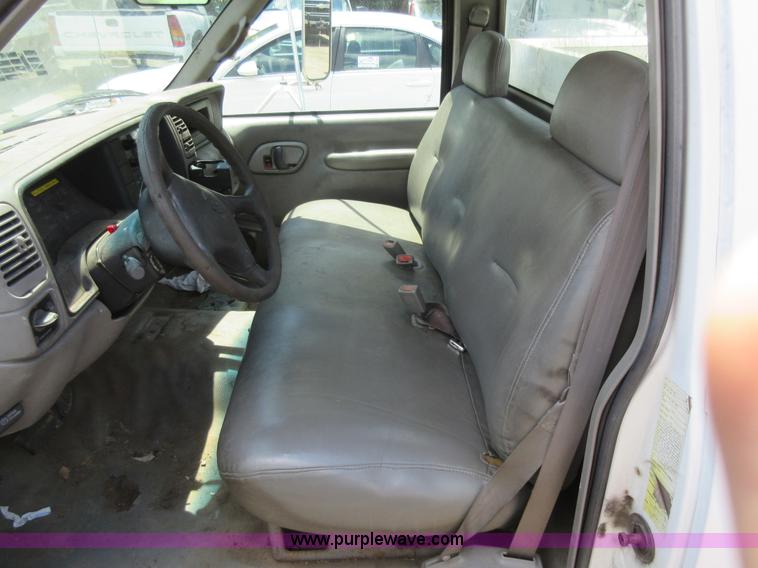 image for item G3610 2001 Chevrolet Silverado 3500 bucket truck