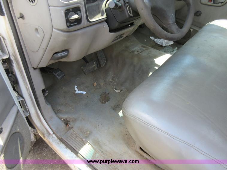 image for item G3610 2001 Chevrolet Silverado 3500 bucket truck