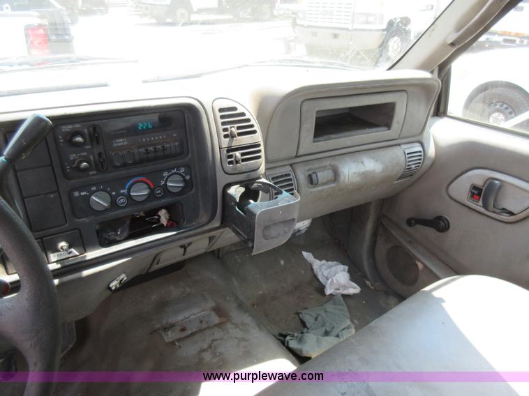 image for item G3610 2001 Chevrolet Silverado 3500 bucket truck