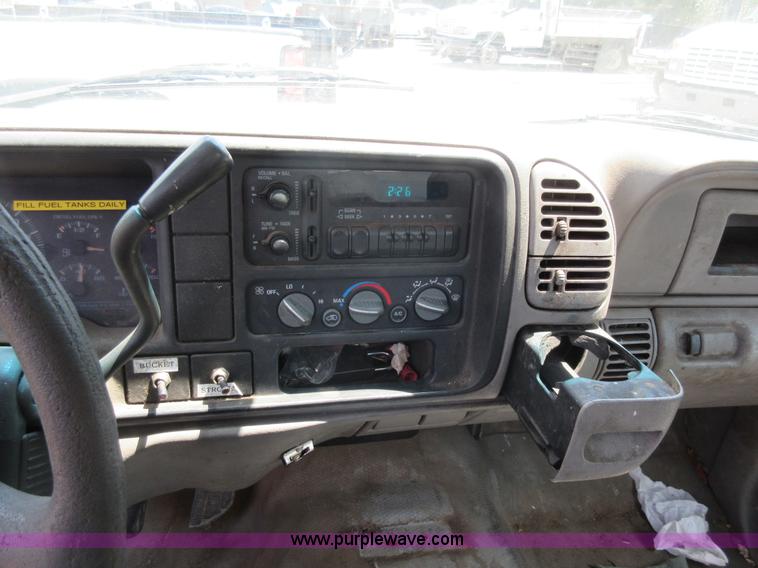 image for item G3610 2001 Chevrolet Silverado 3500 bucket truck